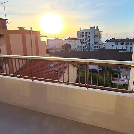 2 Minutes From The Beach